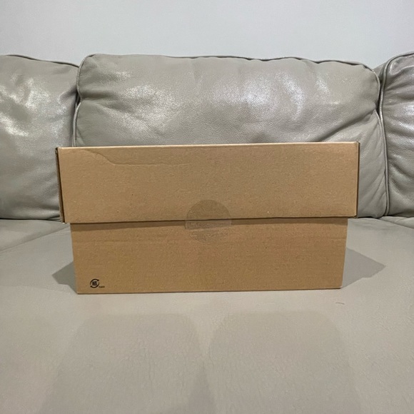 BNIB Authentic UGG Ultra Mini Black Size 8 Women’s - Picture 13 of 14